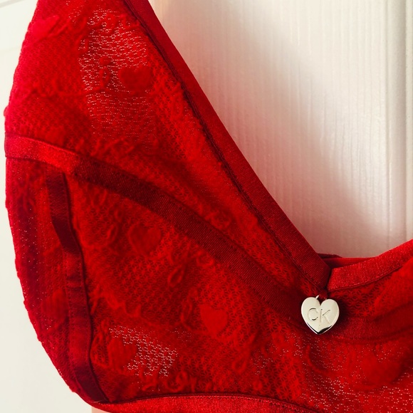 Red lace Calvin Klein bralette and panty set (M) - Picture 4 of 9